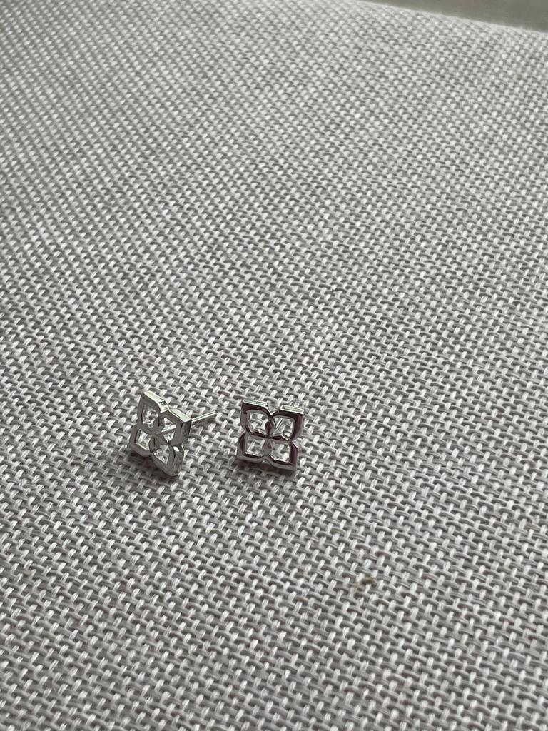 Серьги-пусеты LILA с родиевым покрытием