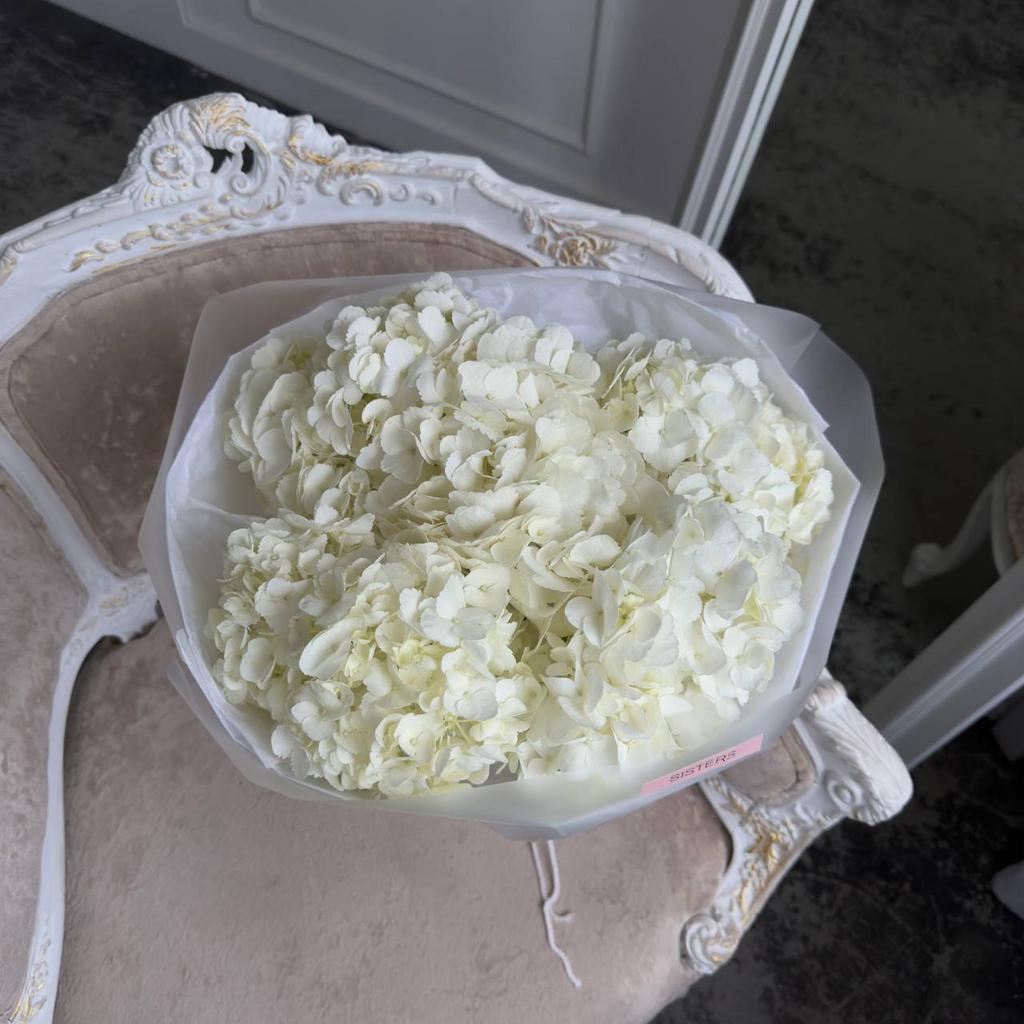 Букет белых гортензий