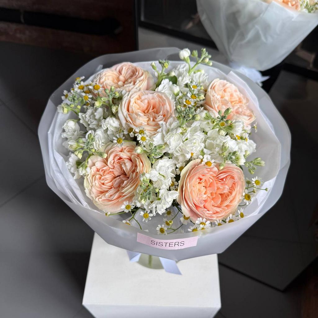 Авторский букет "Розы+ромашки+маттиола"