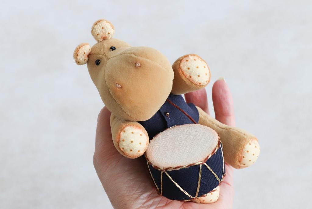 Бегемот с барабаном. Интерьерная игрушка из текстиля.