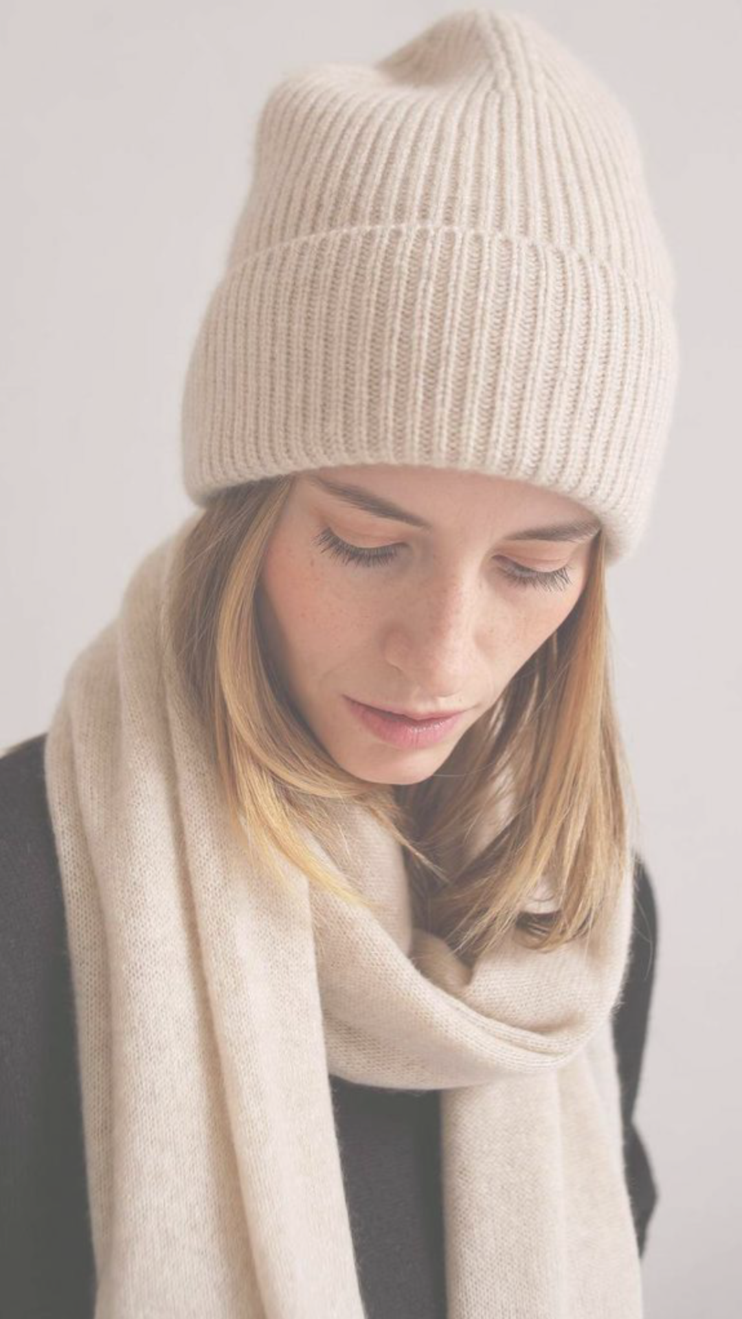 Шапка BINI из 100% кашемира