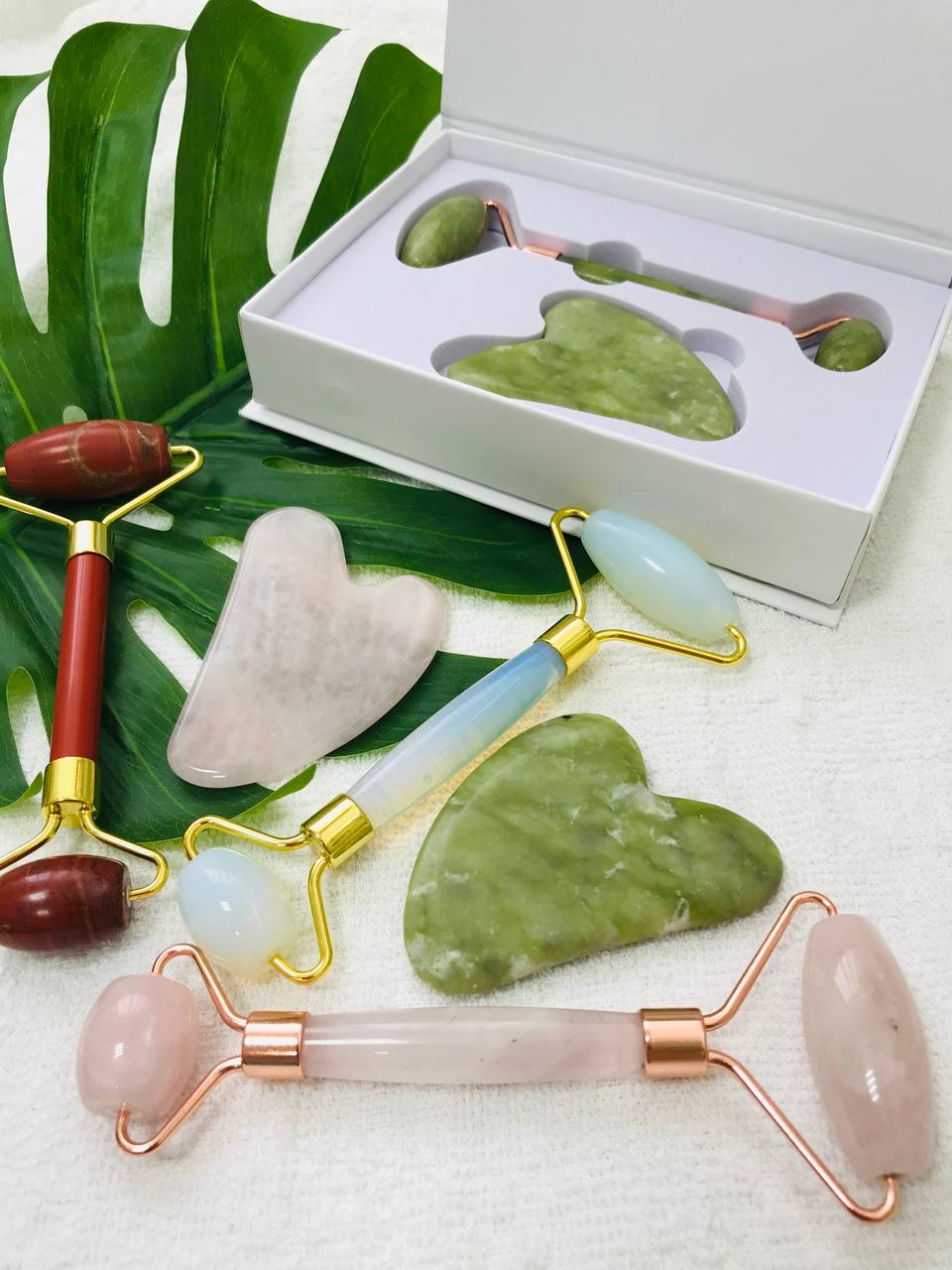 Роллер и скребок гуаша AntiAging Facial Massage Gift Set 1шт+1шт