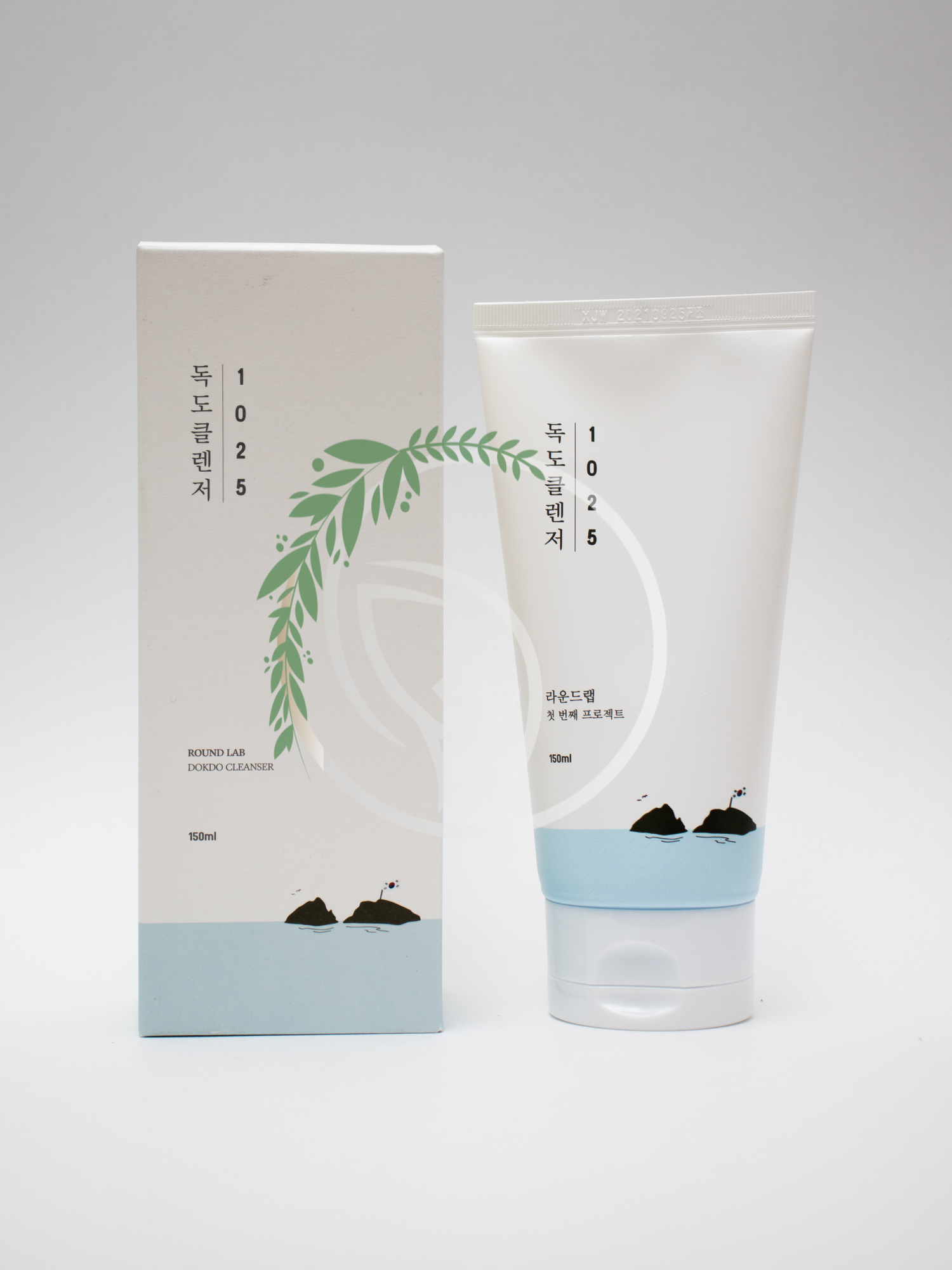 Очищающая пенка для умывания с морской водой  Round Lab 1025 Dokdo Cleanser 150ml