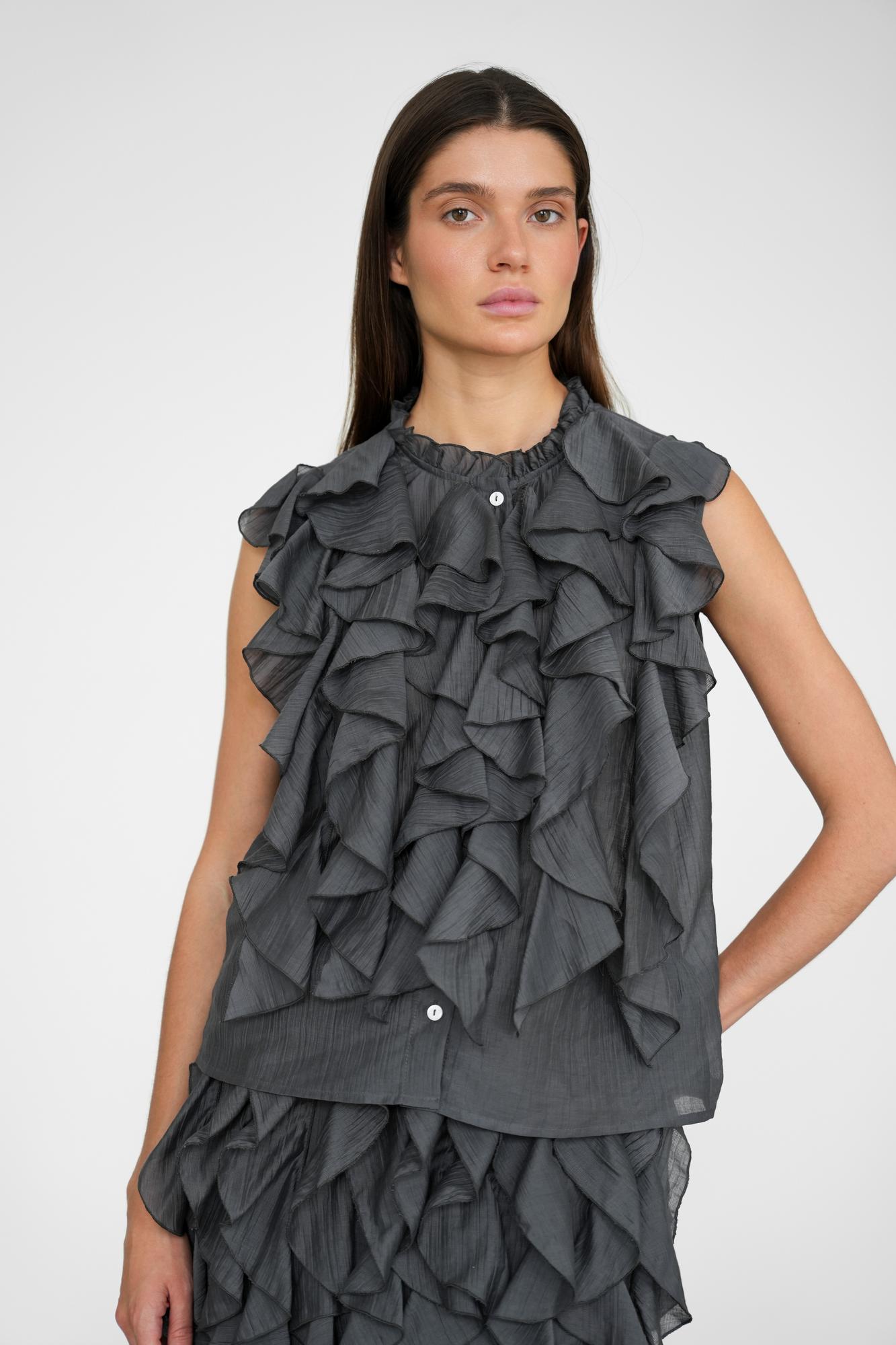 Блуза из жатой ткани графитового цвета