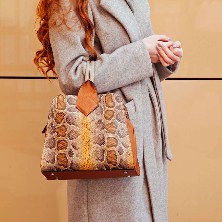 Сумка из кожи "Бони" с одной ручкой