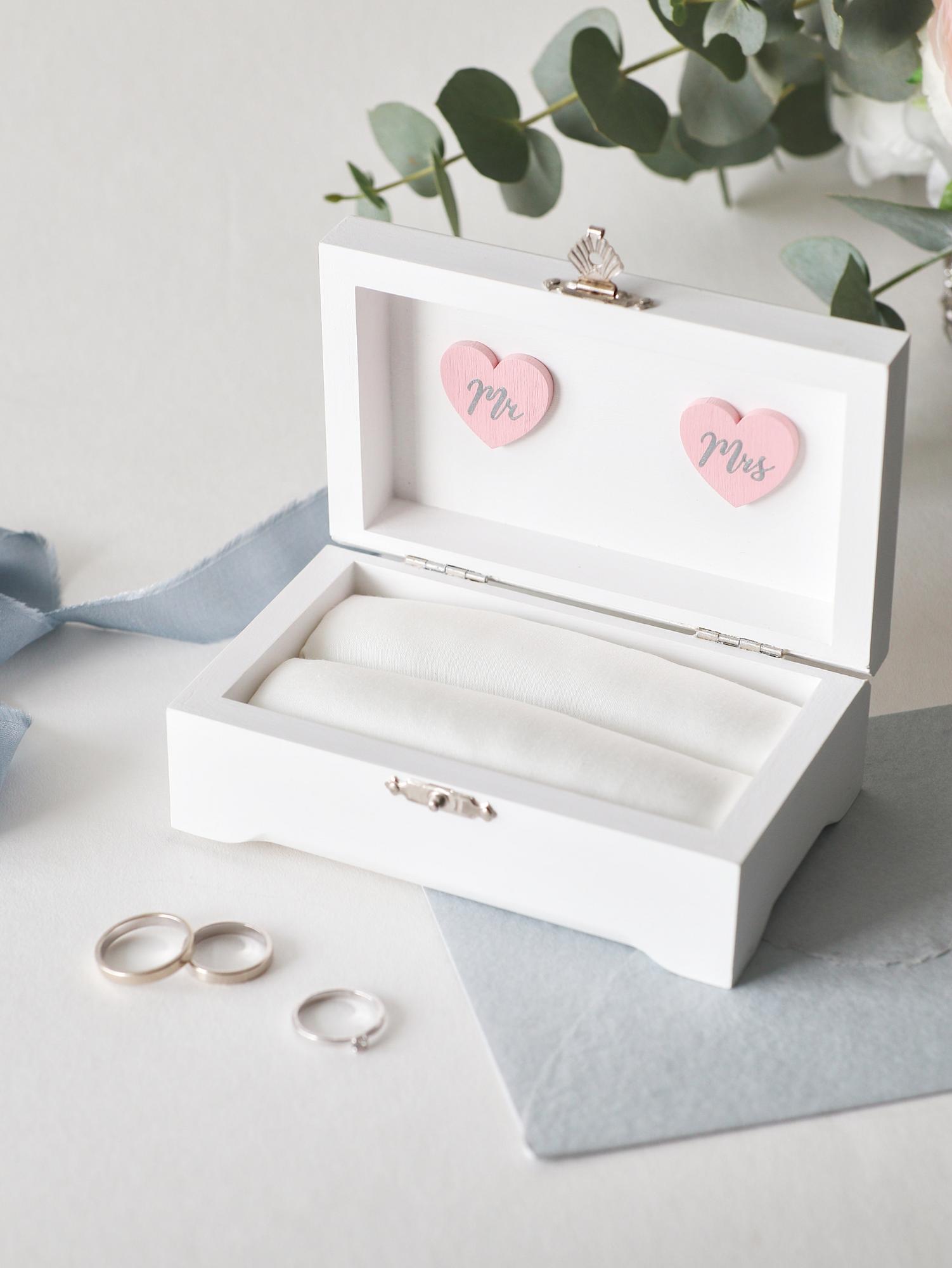 Шкатулка прямоугольная с сердечками Mr & Mrs  #1