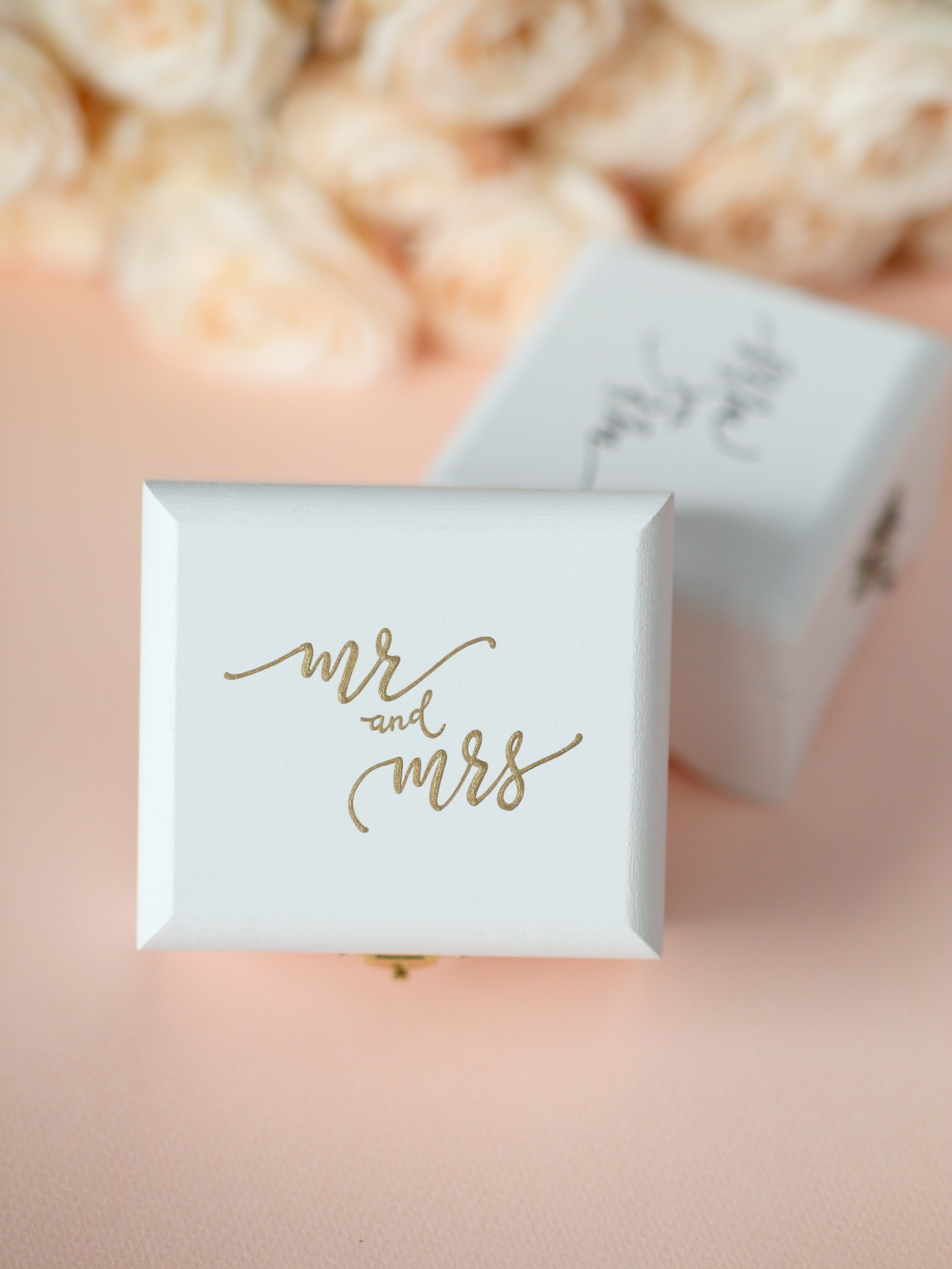 Свадебная шкатулка для колец Mr & Mrs