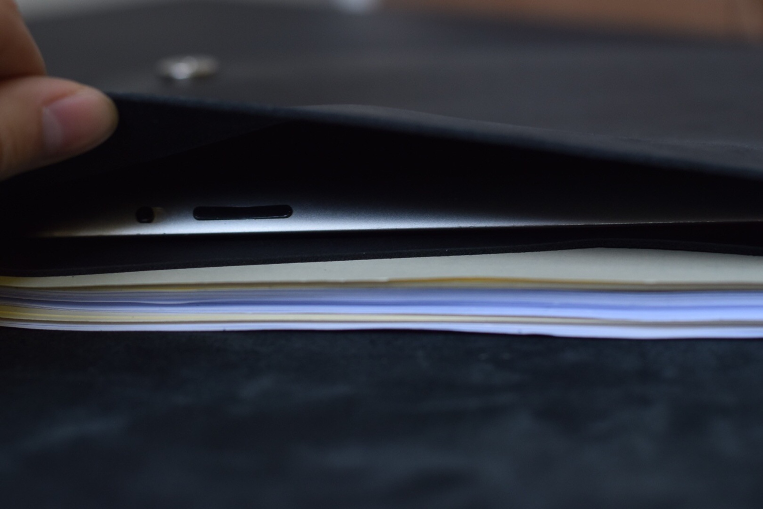 Чехол на MacBook 13“ с отделением для бумаг А4