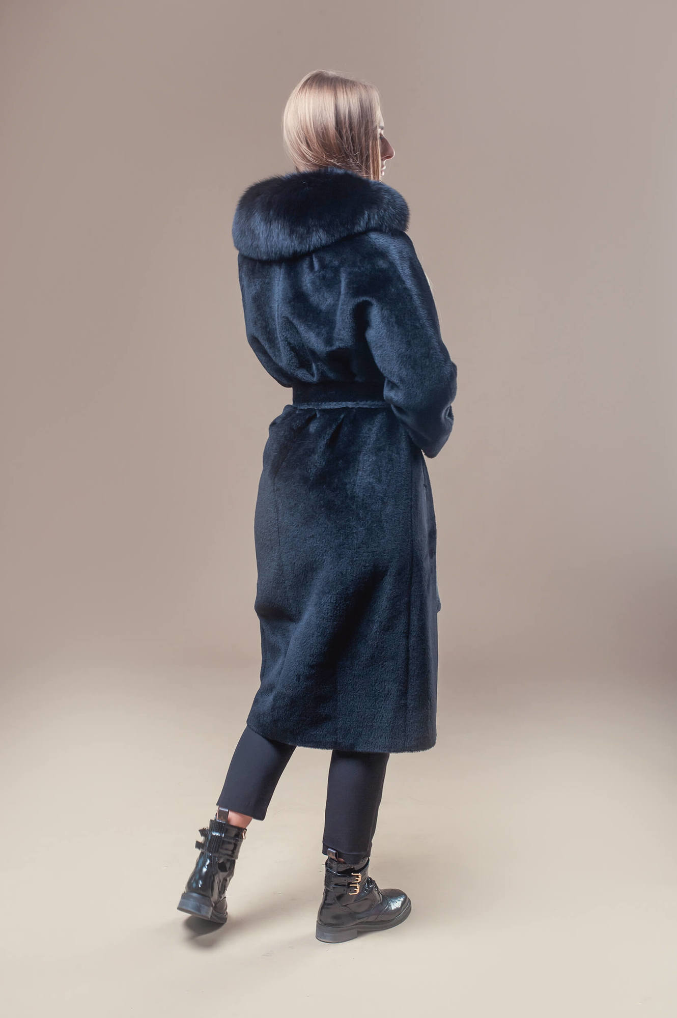 Пальто зимнее из шерсти альпака