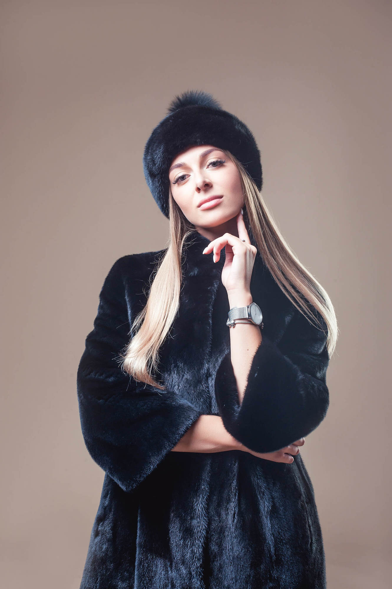 Шапка из меха норки с трикотажем