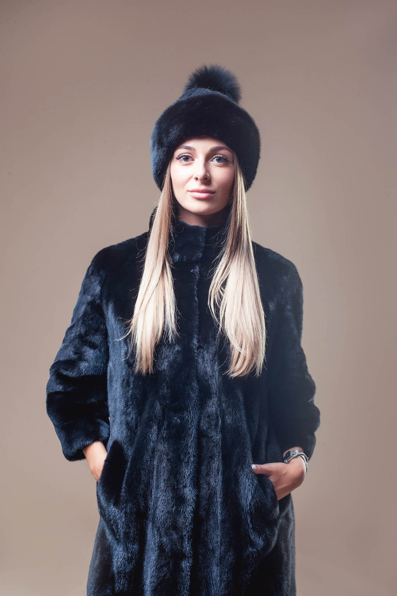 Шапка из меха норки с трикотажем