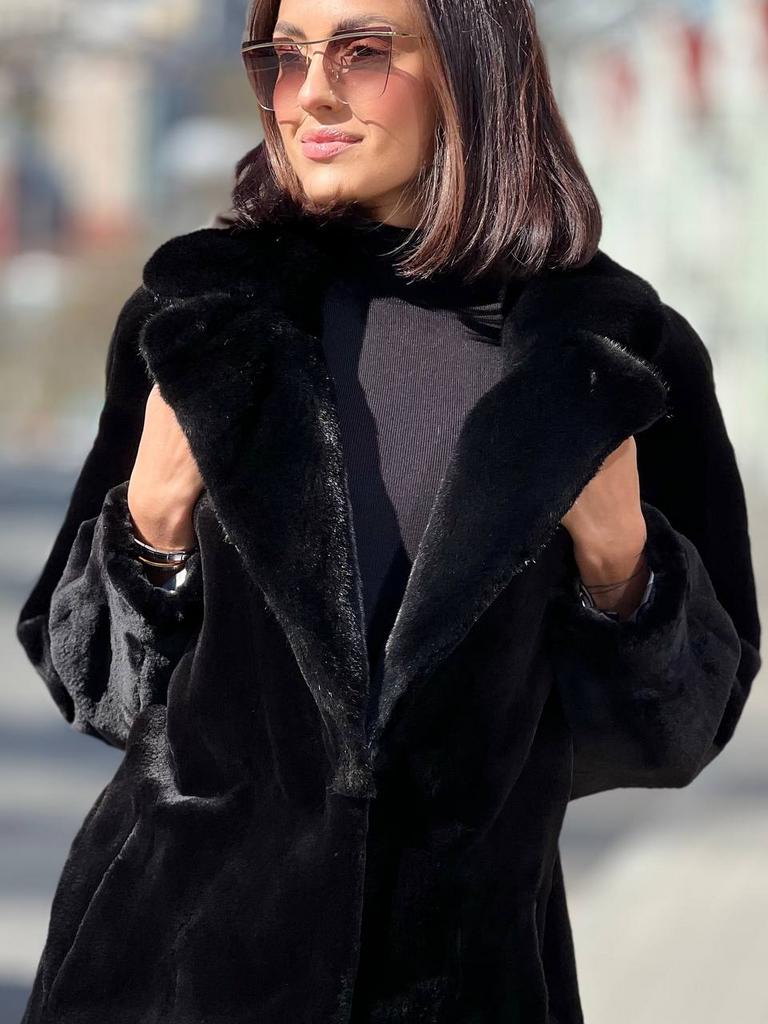 Дубленка из меха овчины.