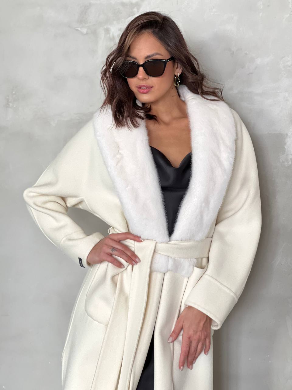 Белое пальто из высококачественной шерсти