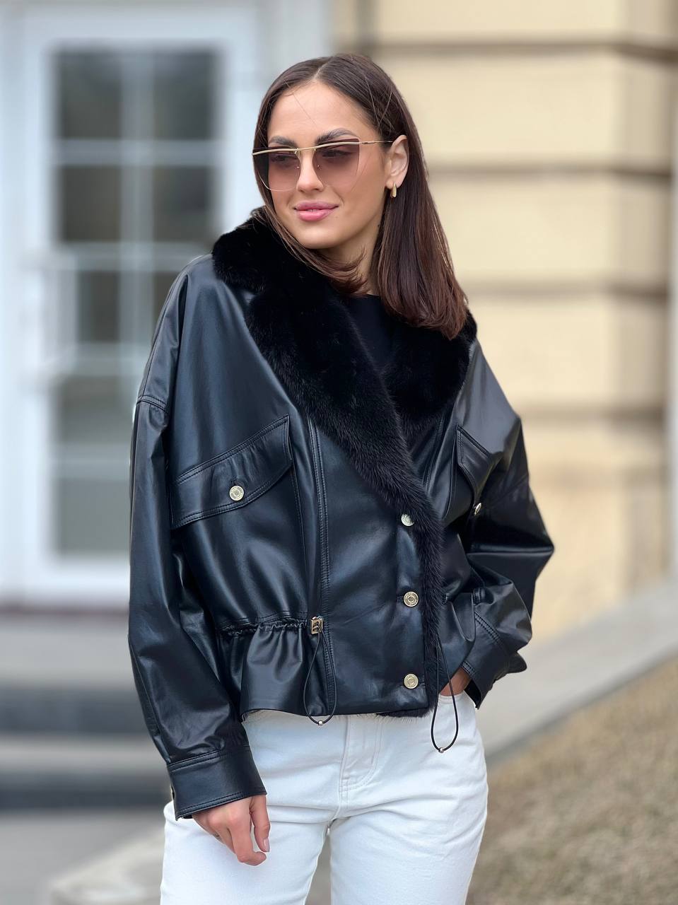 Куртка из натуральной кожи черного цвета