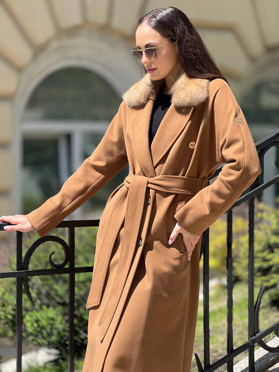 Пальто из высококачественной шерсти цвета "Кэмел"