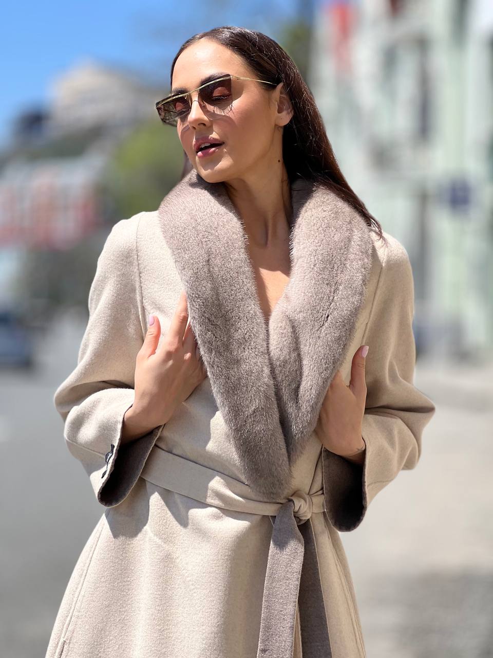 Пальто из двусторонней бежево-серой высококачественной шерсти