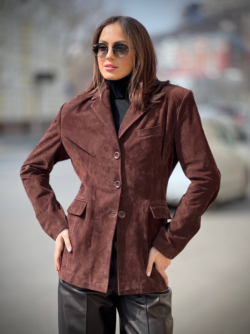 Пиджак из натуральной замши насыщенного шоколадного цвета