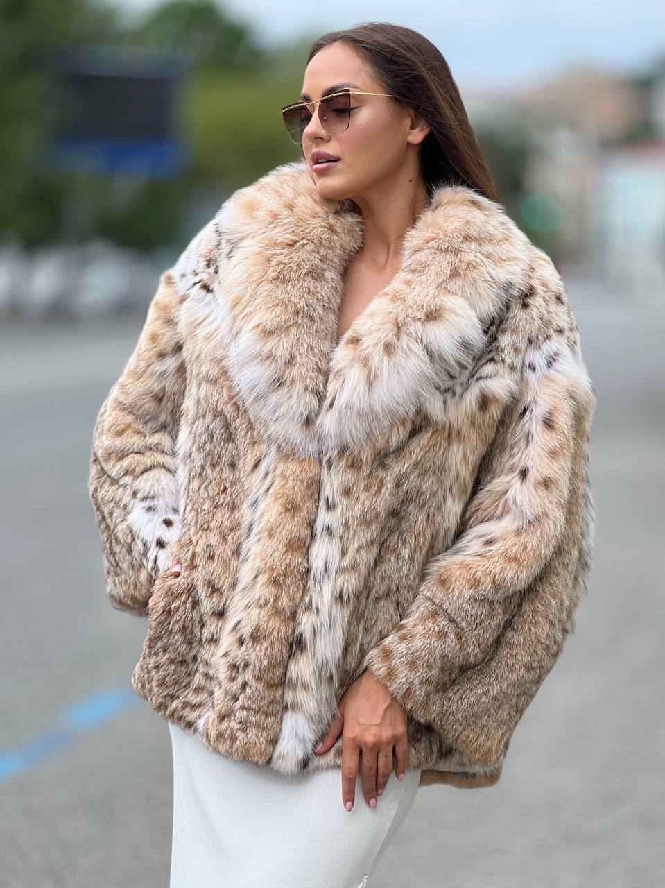 Полушубок модели манто из меха рыси