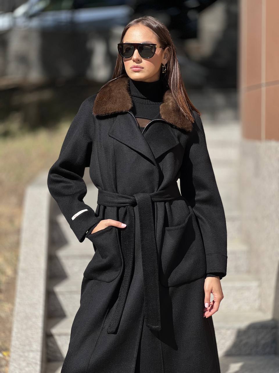 Пальто из высококачественной черной шерсти