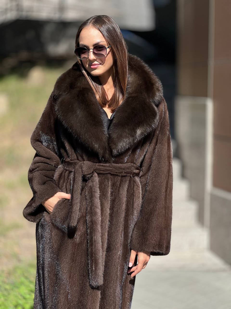 Шуба из меха норки цвета Demi Buff