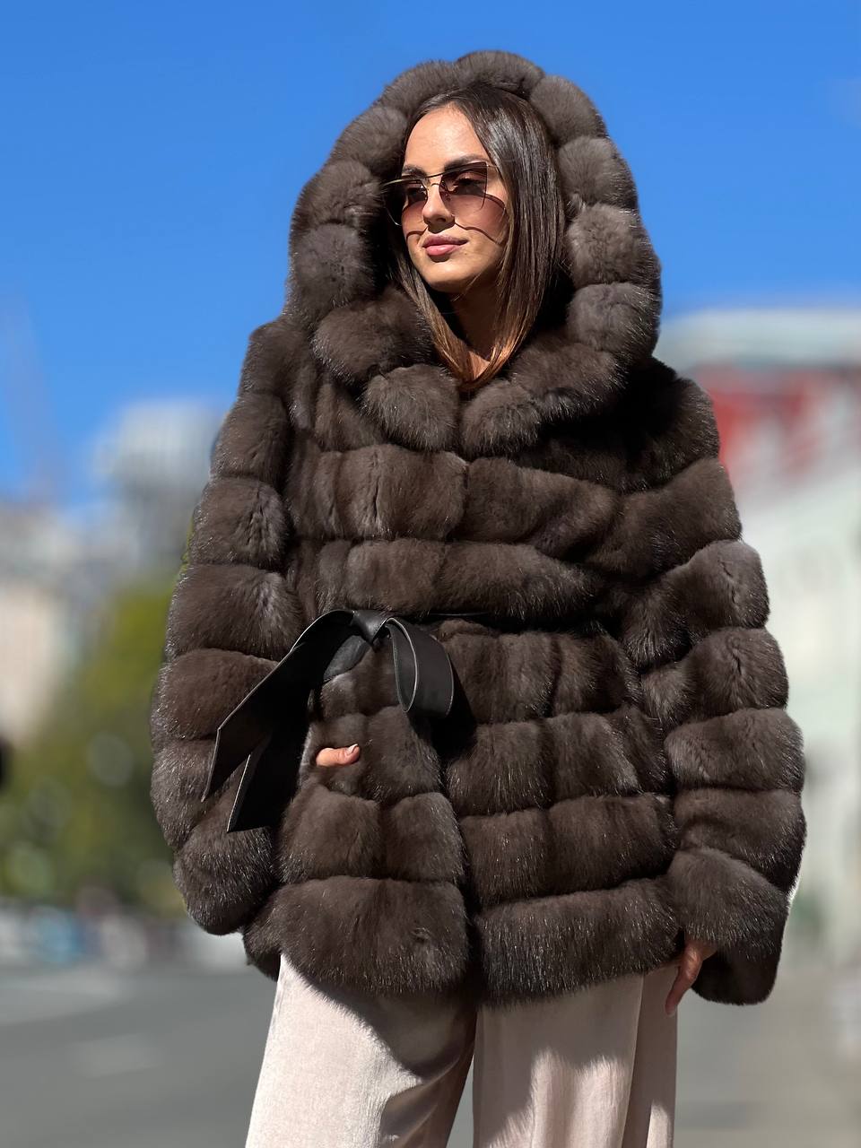 Полушубок из меха куницы цвета TRUFFLE