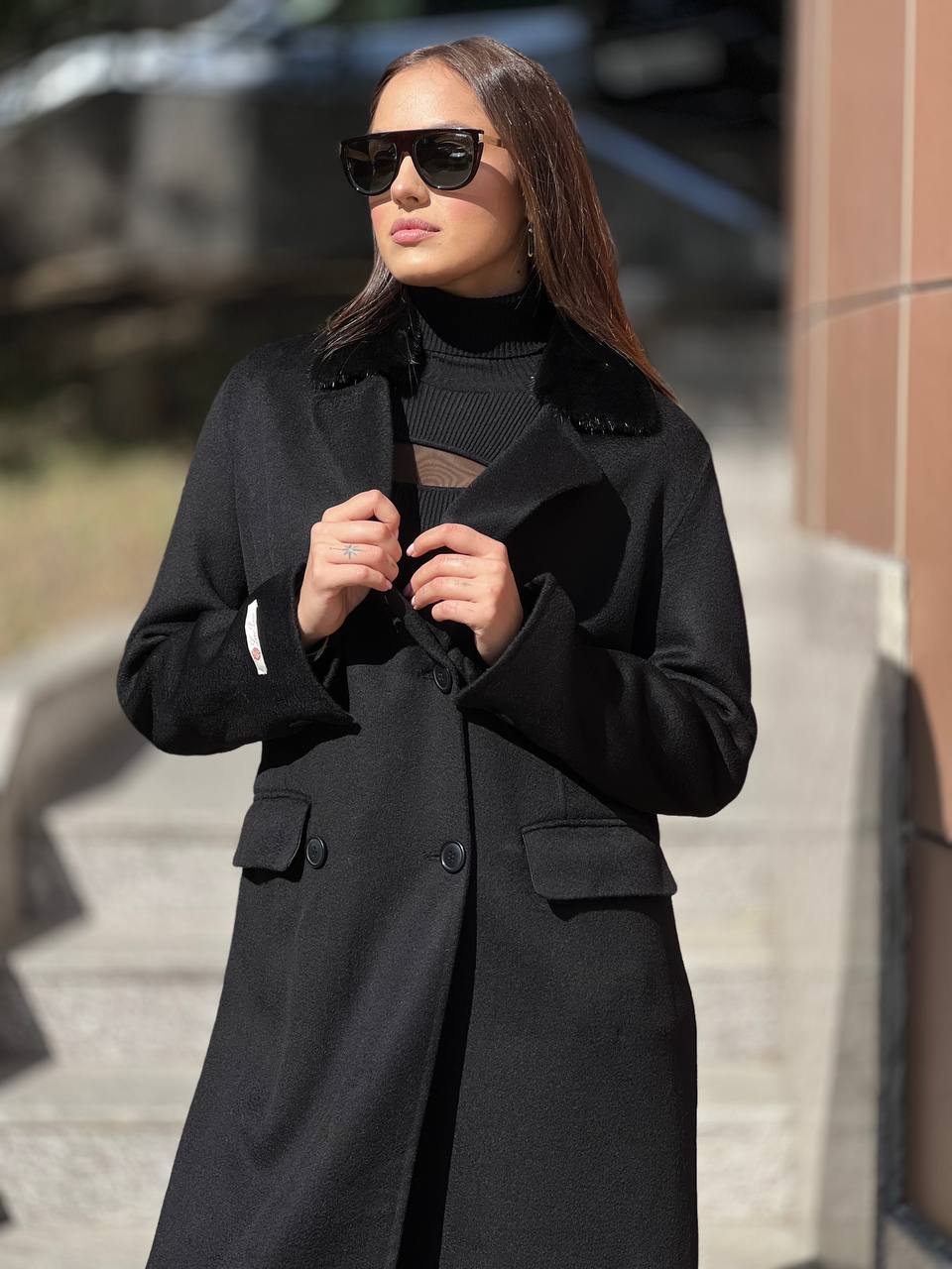 Пальто из премиальной черной шерсти