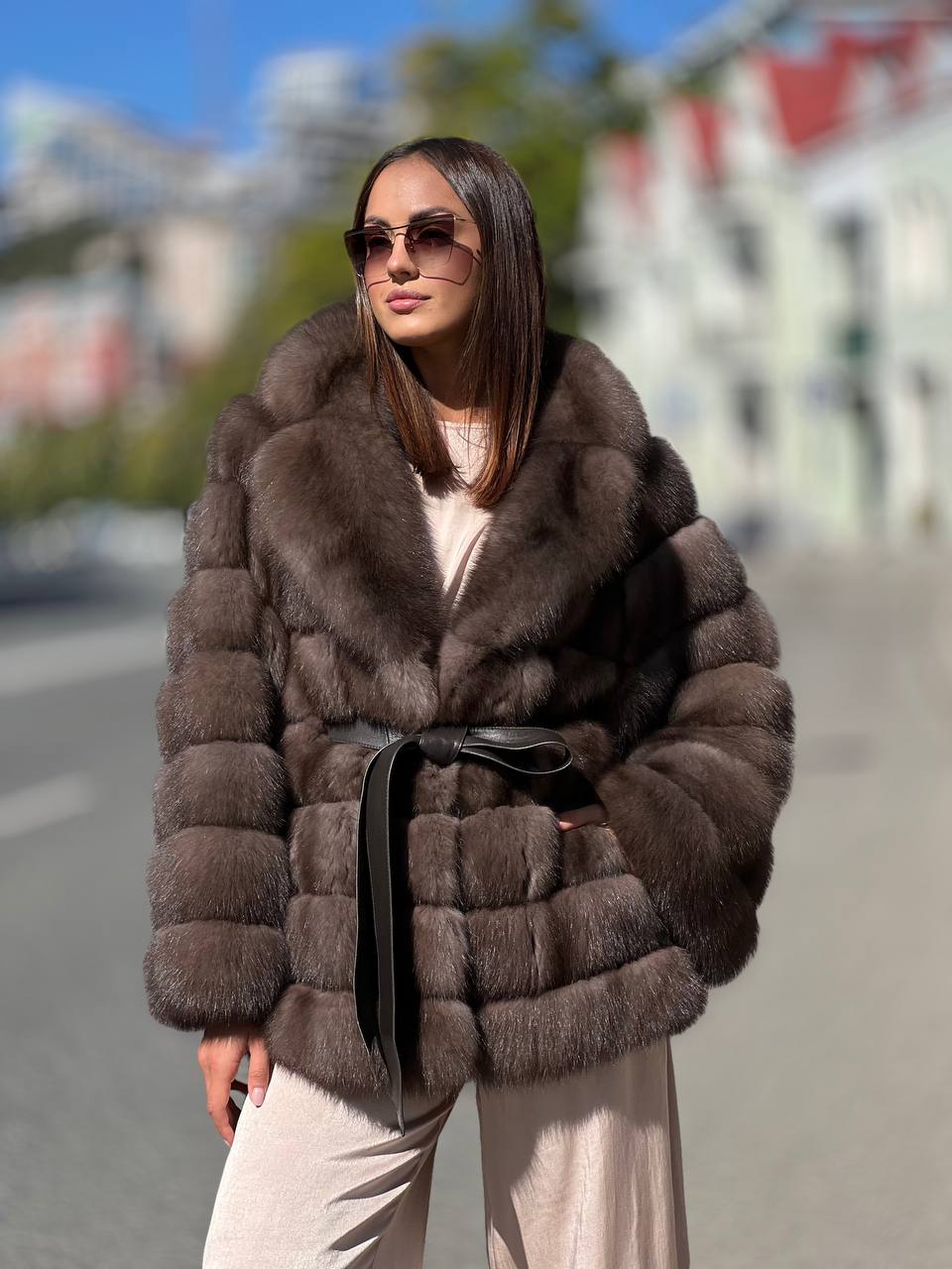 Полушубок из меха куницы цвета TRUFFLE