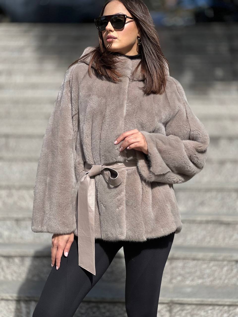 Полушубок свободного кроя из натурального меха норки цвета кашемир