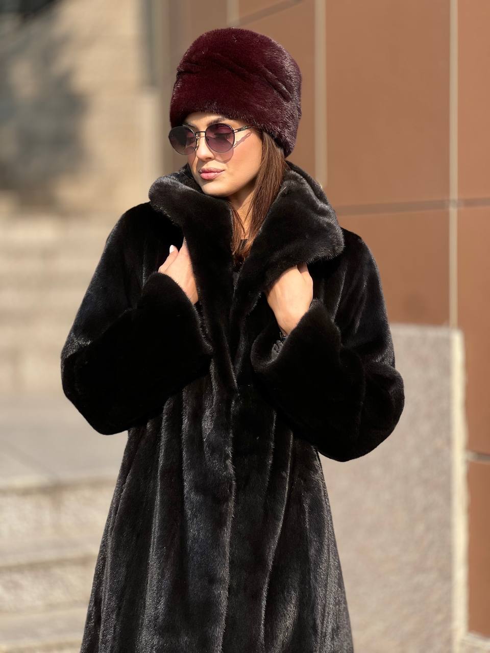 Шуба из шикарного меха норки BLACKGLAMA А-образного силуэта
