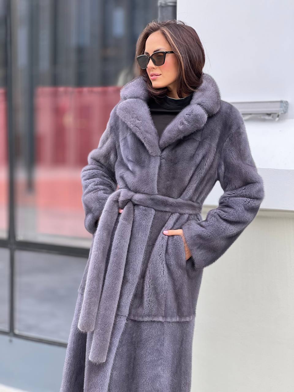 шуба «Меховое пальто», из меха норки в изысканном цвете Blue Iris