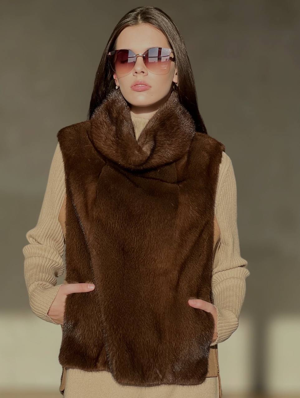 Жилет из роскошного натурального меха норки цвета Demi Buff