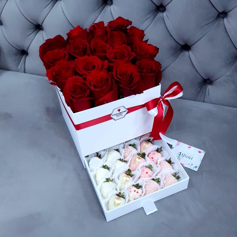 Розы с клубникой в шоколаде