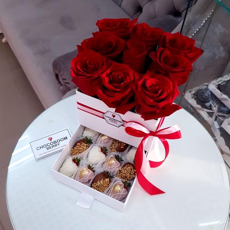 букет роз с клубникой в шоколаде