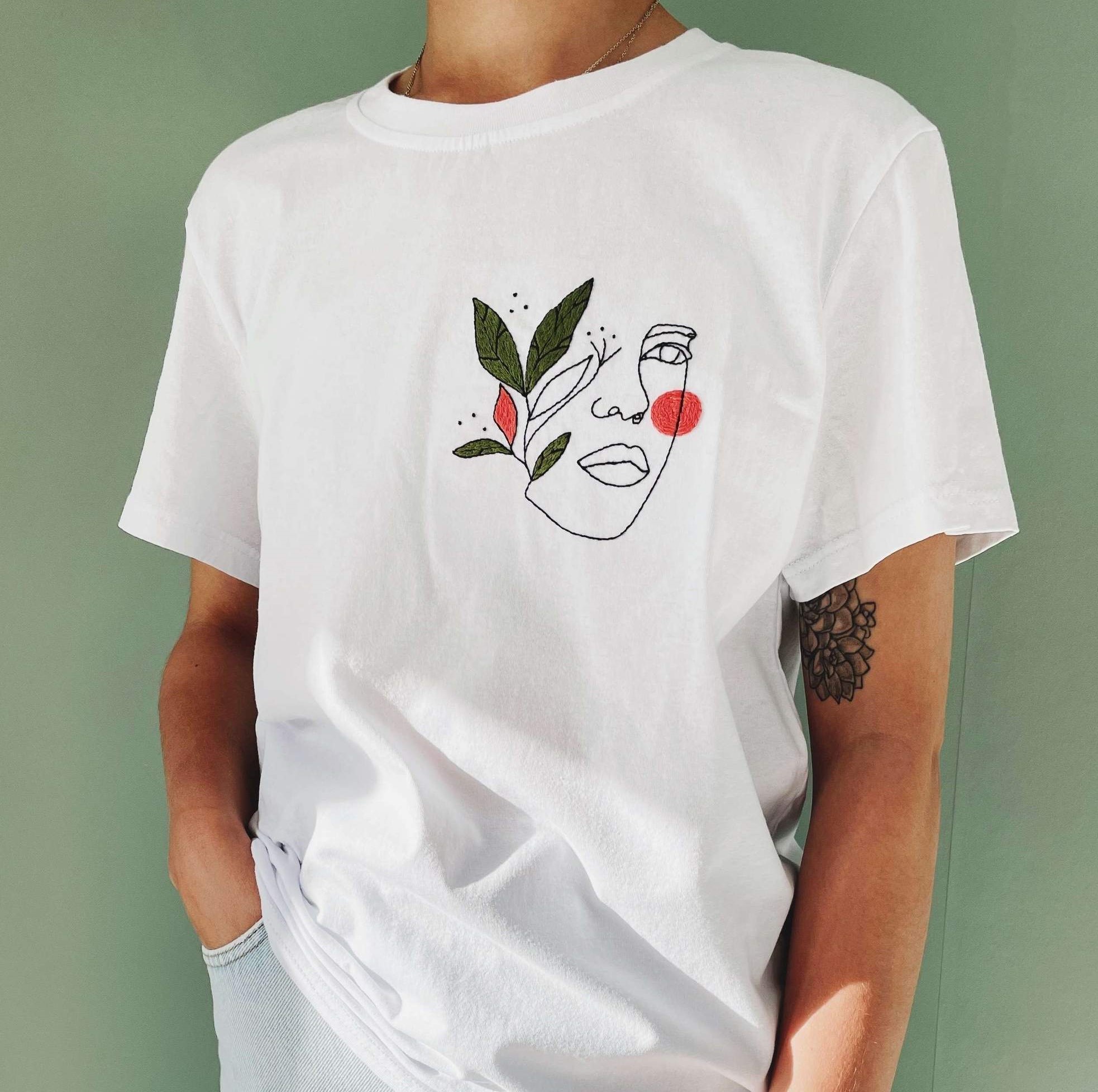 футболка с вышивкой