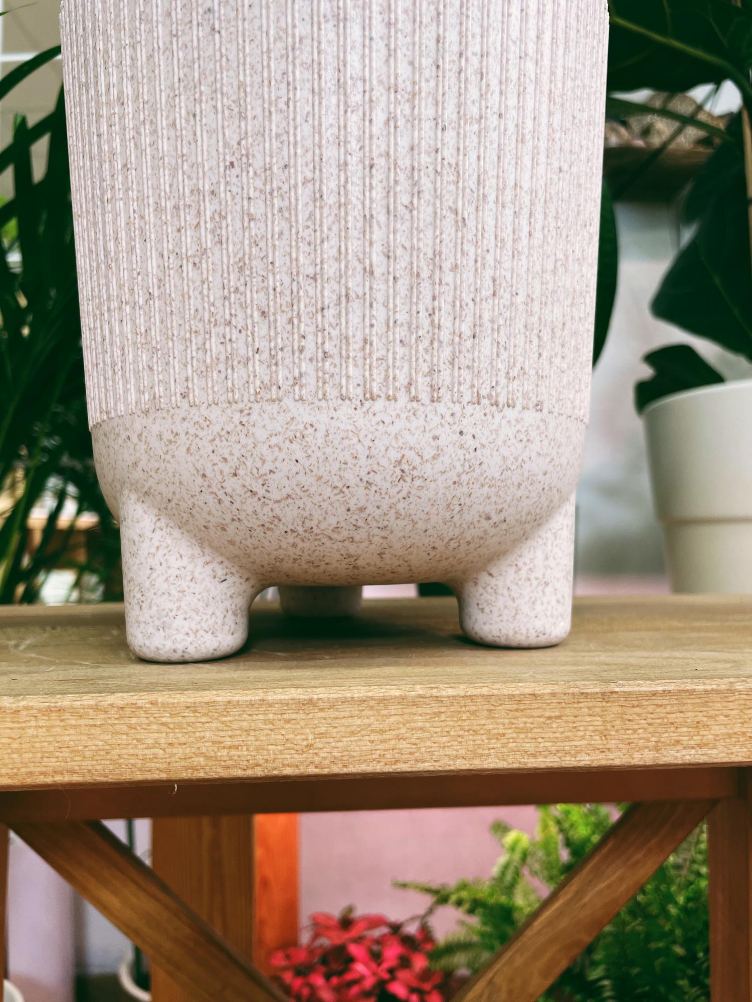 кашпо на ножках Бежевое