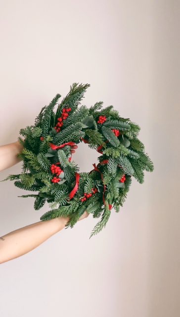 новогодний венок из пихты Конфетка