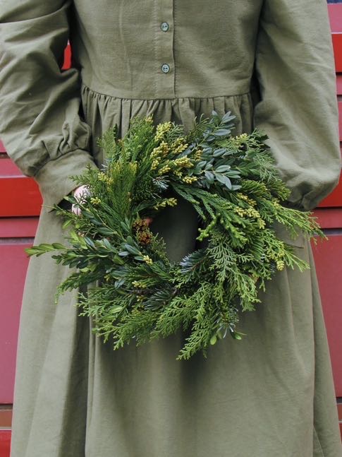 венок с самшитом Душистый из нескольких видов хвои