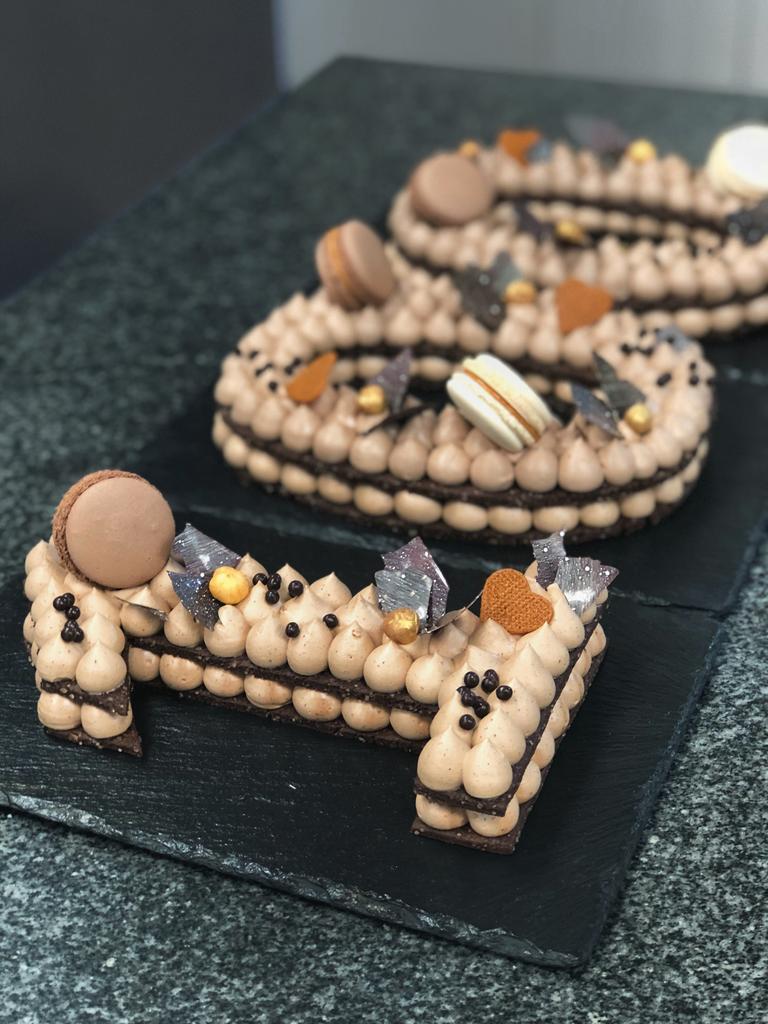 торт цифра с карамелью