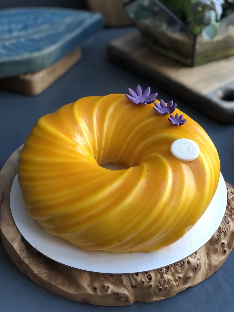 Торт в форме пончика