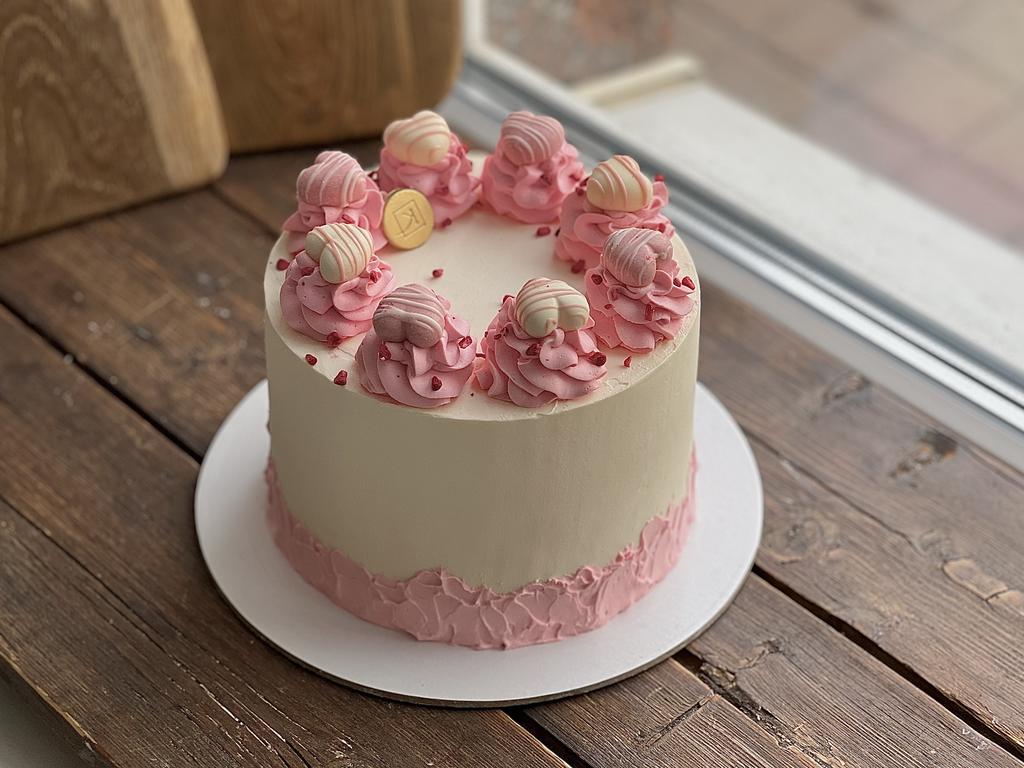 Клубничный торт с ванильным бисквитом