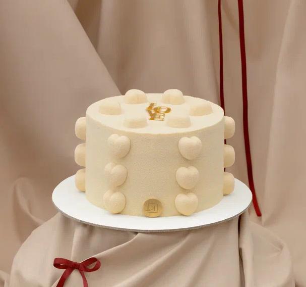 Бисквитный торт Love с сердцами