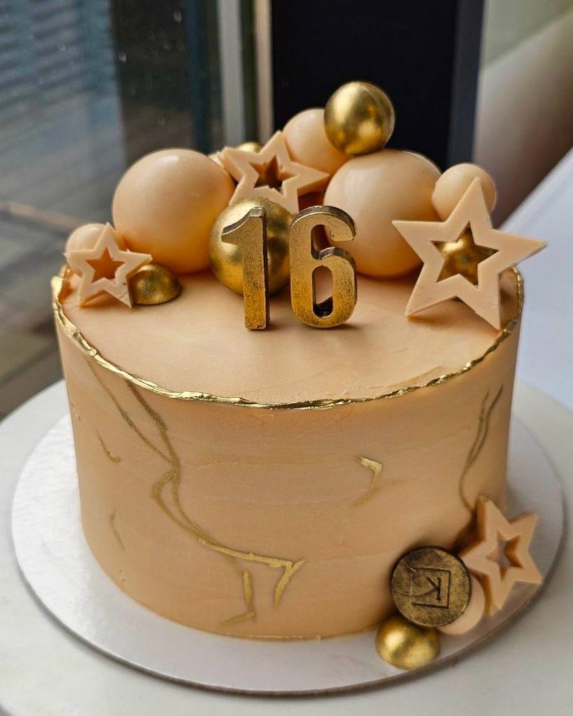 торт на 16 лет