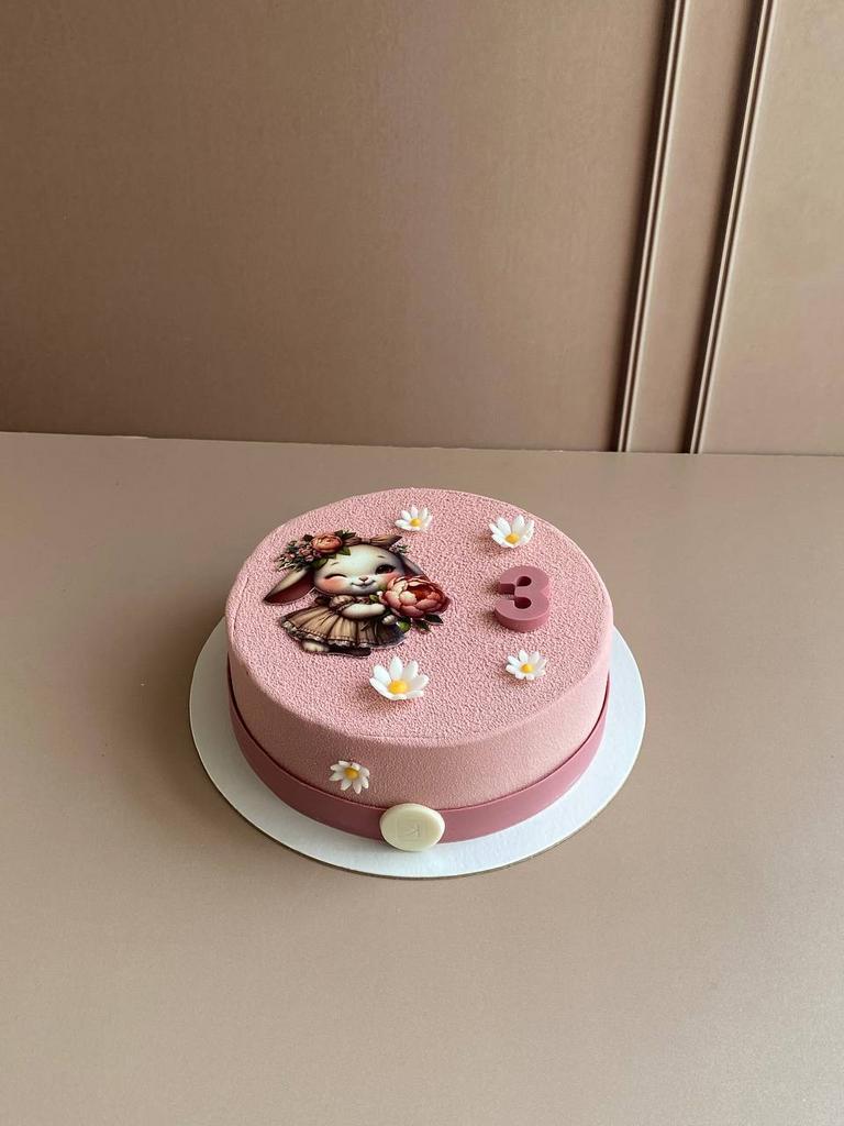 Торт «Зайка с ромашками»