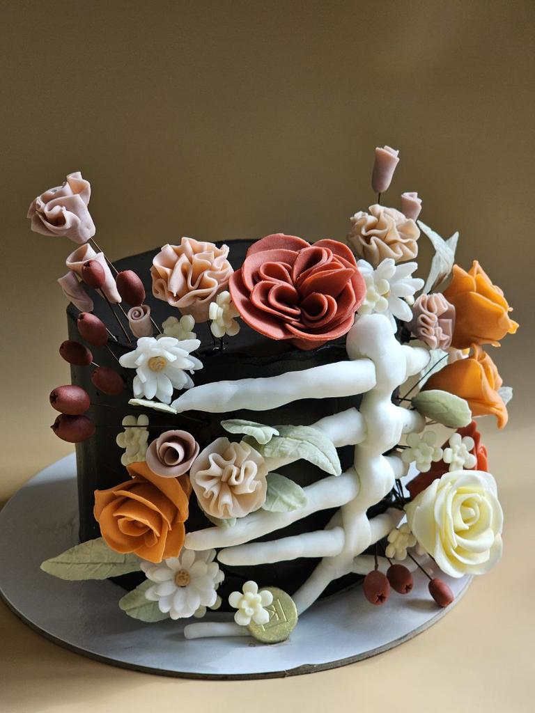 Торт бисквитный Цветочная тайна