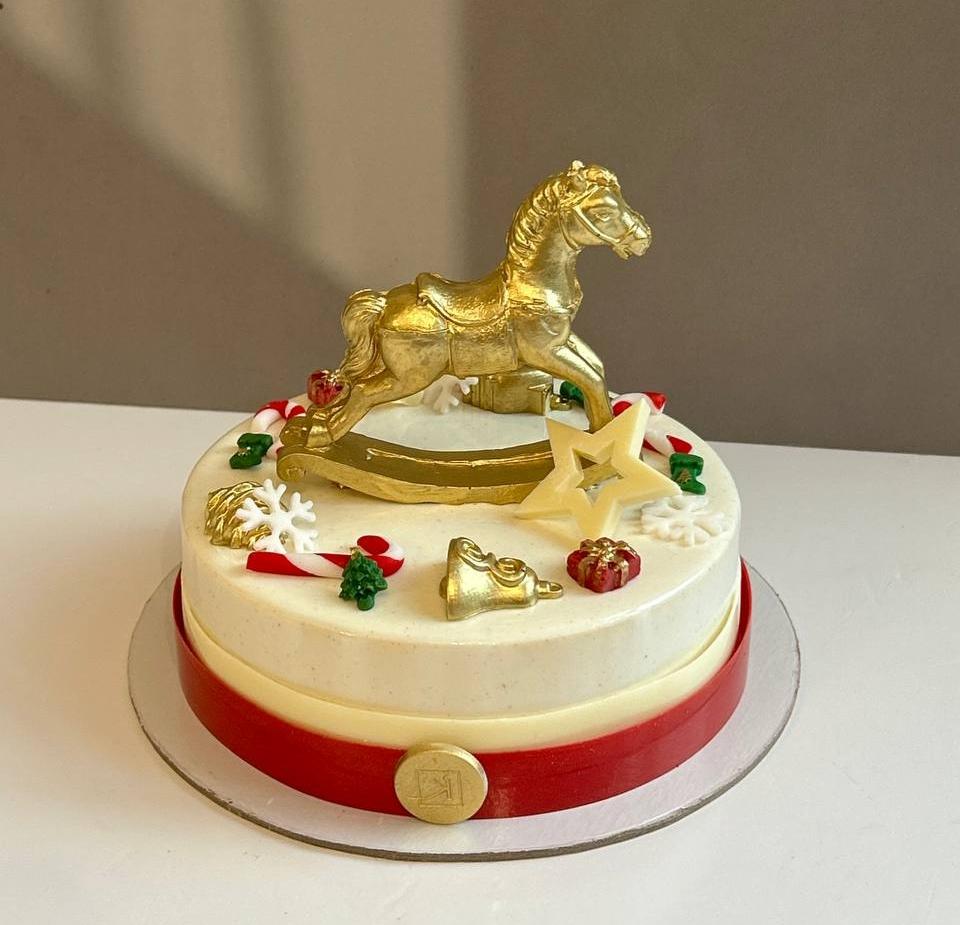 Торт Золотая лошадь Малина-матча-намелака 1кг