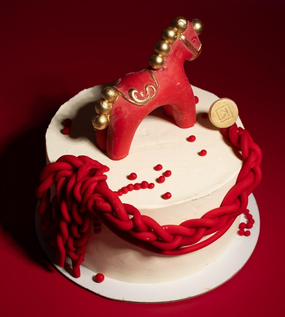 Торт с красной лошадкой в русском стиле 1кг