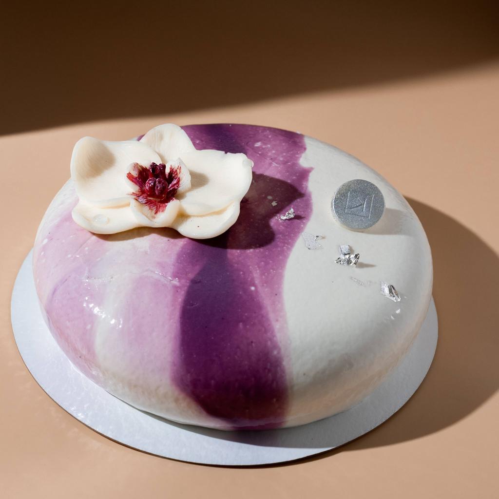 Торт с орхидеей муссовый Манго-ананас-кокос 1кг