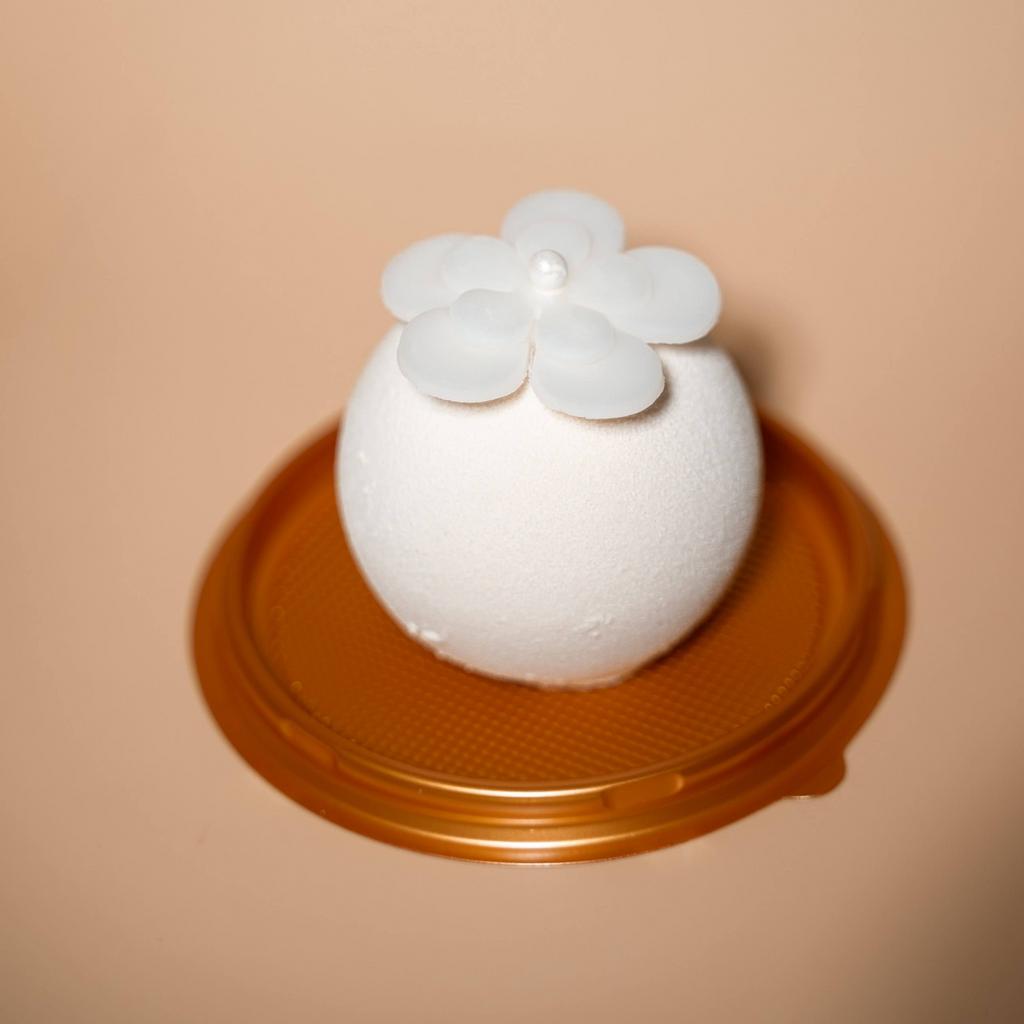 Пирожное муссовое черемуховое весеннее