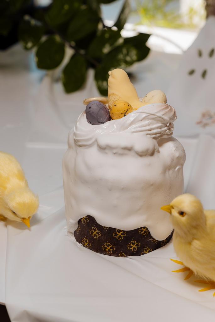 Кулич классический с чернично-лимонным кремом