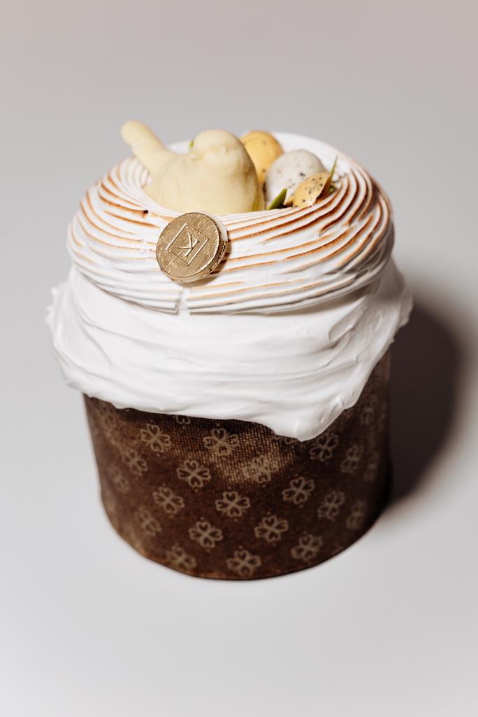 Кулич классический с чернично-лимонным кремом